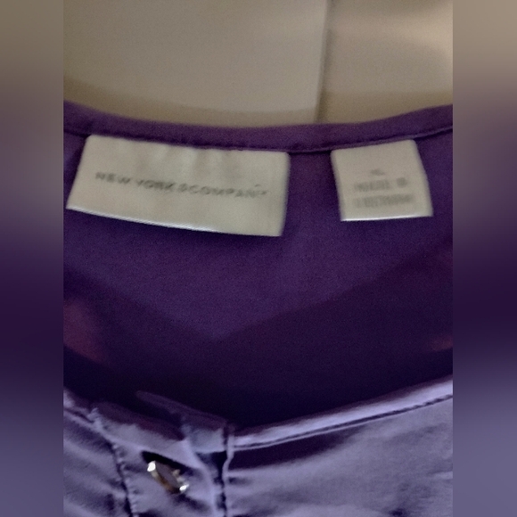NEW YORK & COMPANY XL SHORT SLEEVE Silky Lavender BLOUSE EUC - Picture 4 of 13